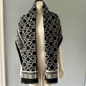 NWT Bloomingdale’s Limited Edition Scarf Shawl